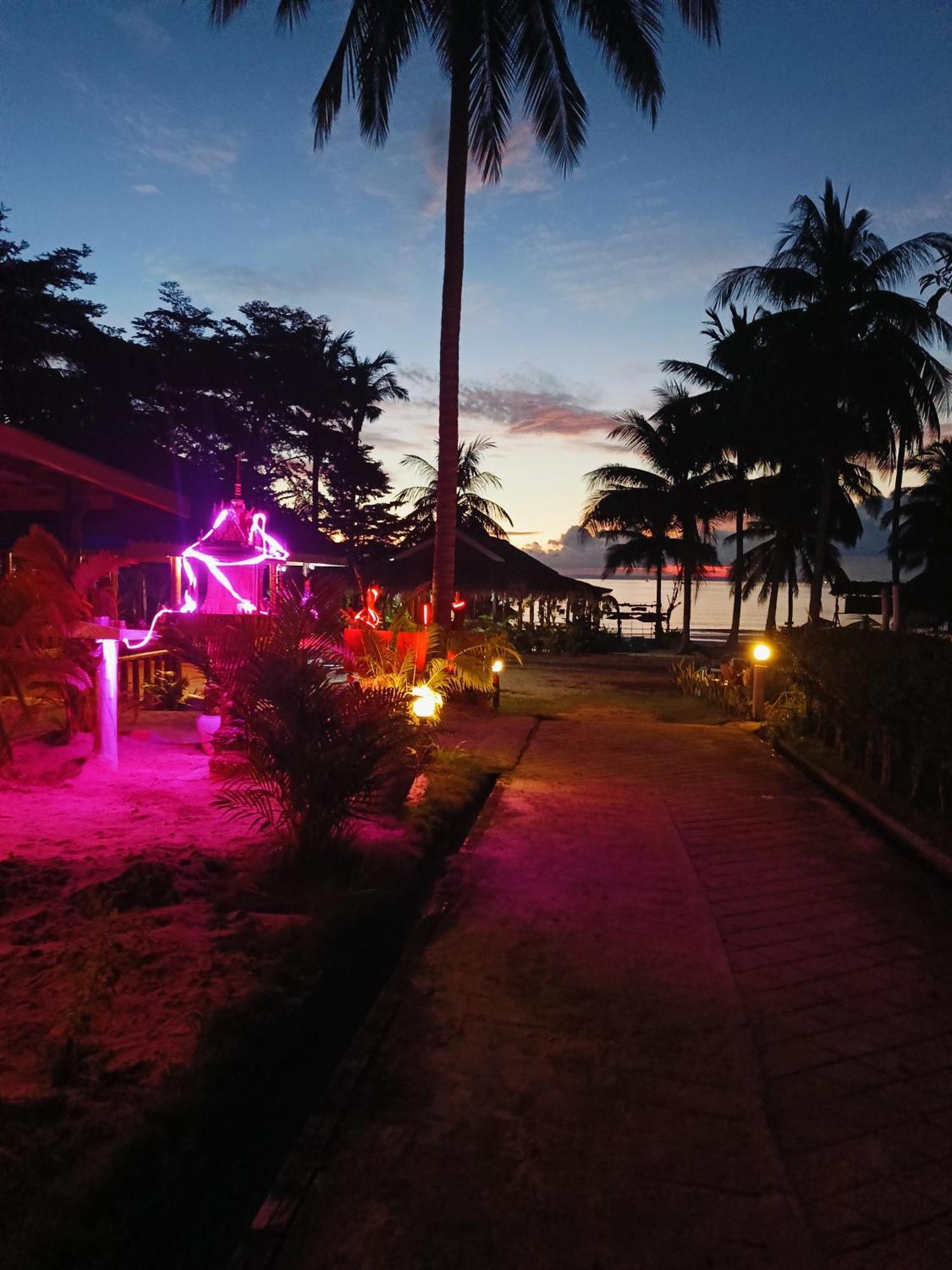 班南简易别墅和餐厅宾馆 Derm Tkov Village 外观 照片