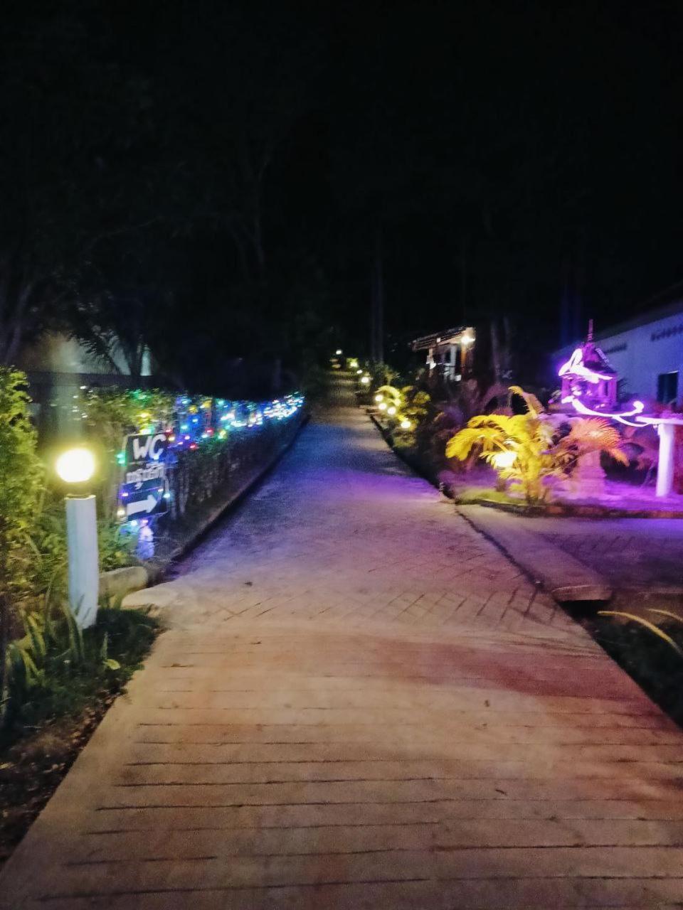 班南简易别墅和餐厅宾馆 Derm Tkov Village 外观 照片