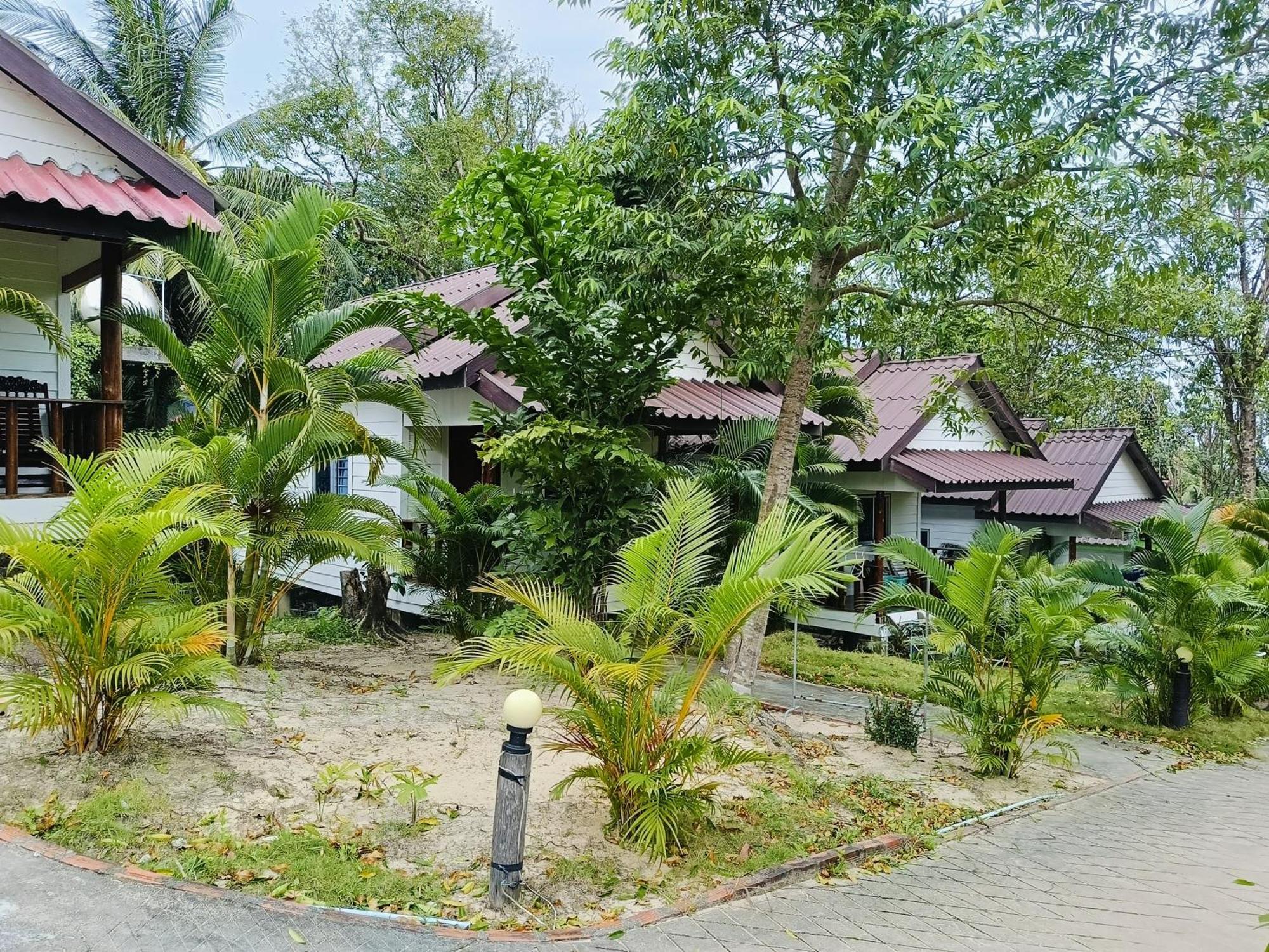 班南简易别墅和餐厅宾馆 Derm Tkov Village 外观 照片