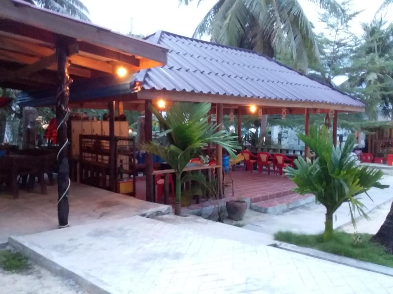 班南简易别墅和餐厅宾馆 Derm Tkov Village 外观 照片